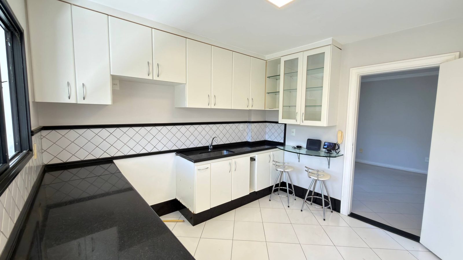 APARTAMENTO EXCELENTE LOCALIZAÇÃO