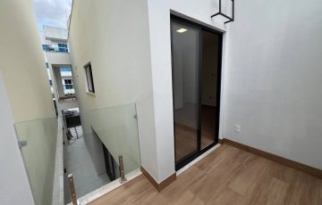 photo_5053553607214566314_y