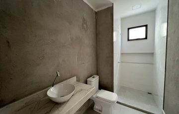 photo_5053553607214566319_y